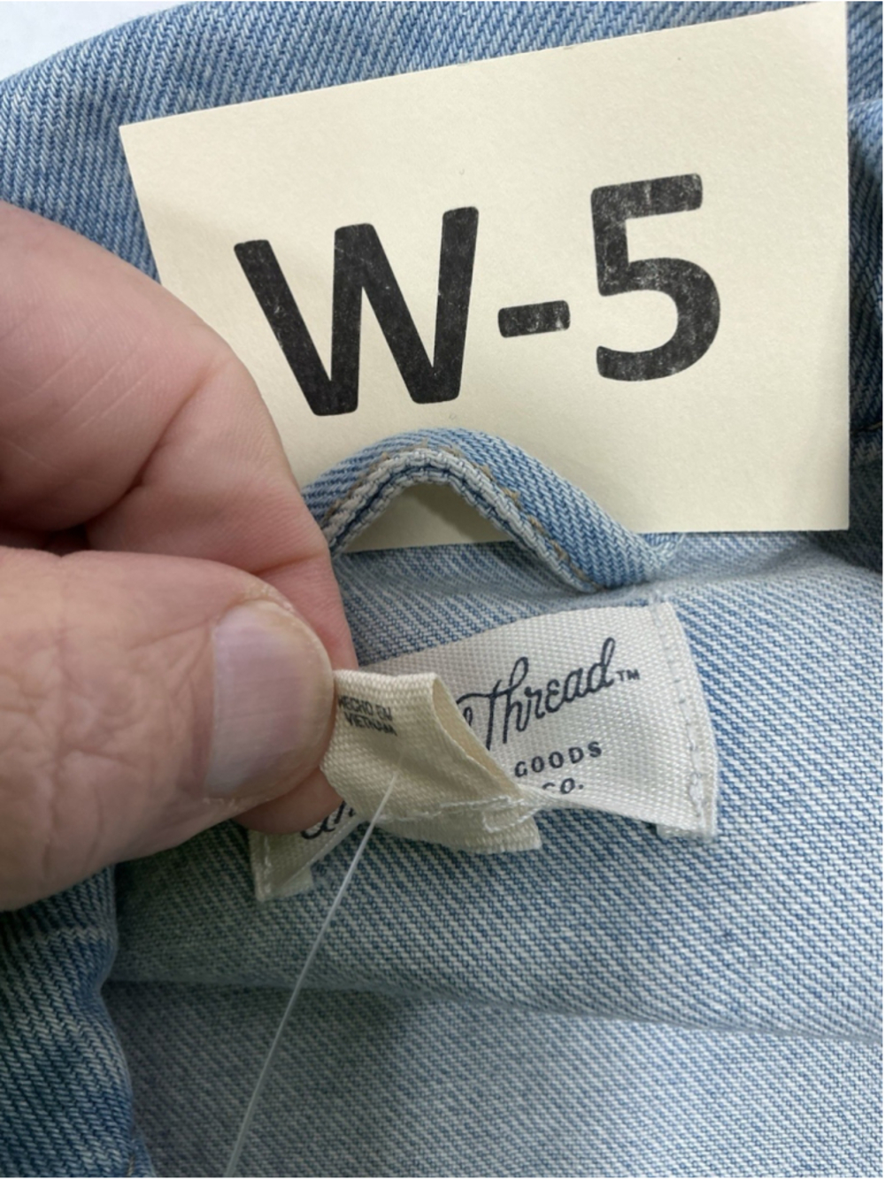 Womans NWT Universal Thread Lite Wash Blue Jean Jacket XS - Picture 6 of 7
